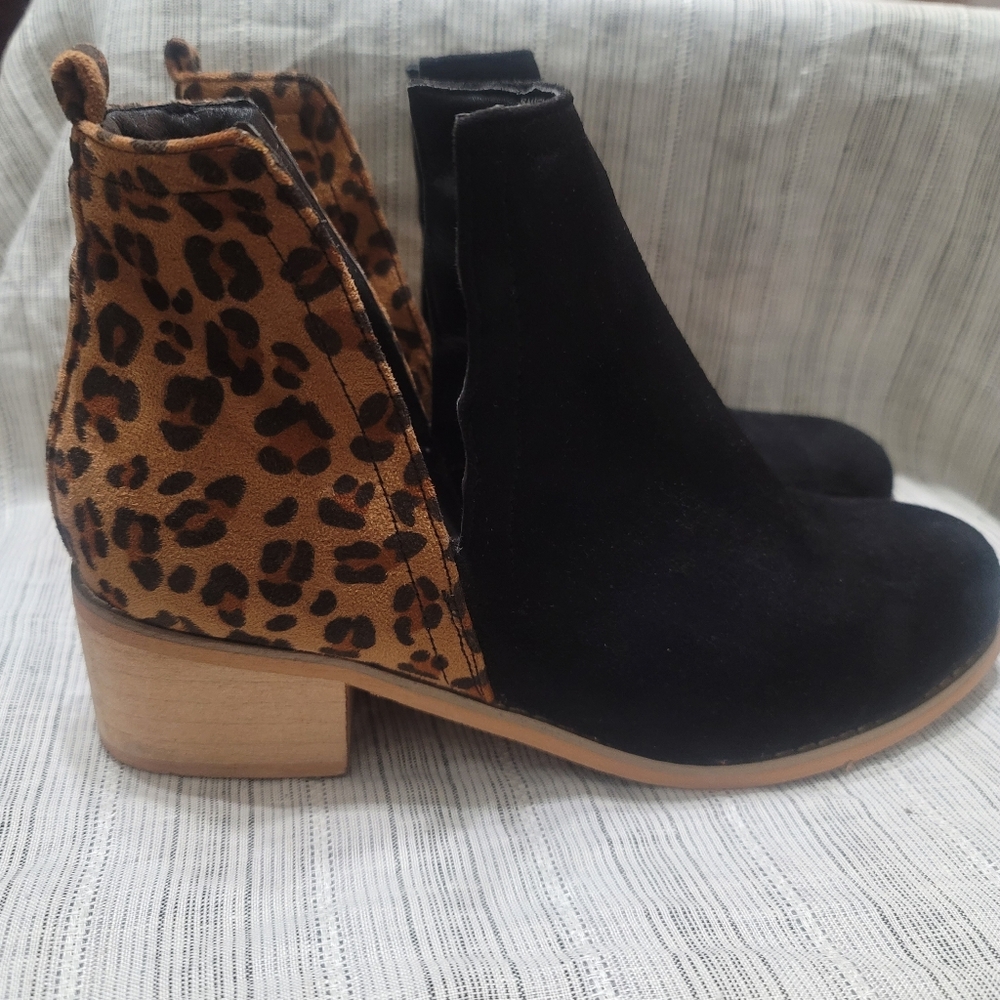 Boutique Corky's black and Leopard Print split  faux suede Ankle Bootie Shield 8